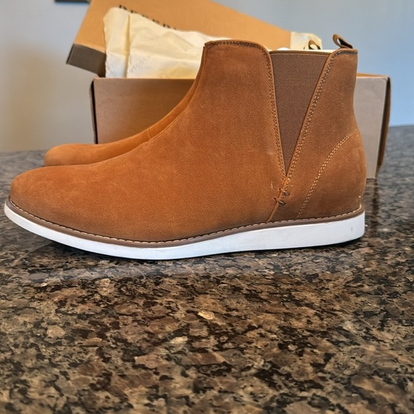 Reserved Footwear tan chukka boots NIB 10